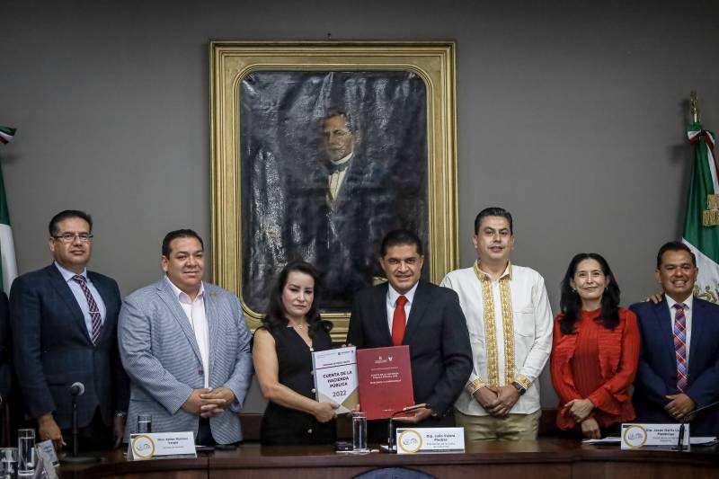 Esther Ramírez entrega Cuenta Pública 2022 a legisladores