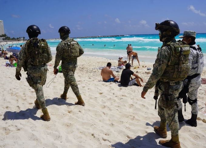 Ejecutan a tres personas en zona hotelera de Cancún