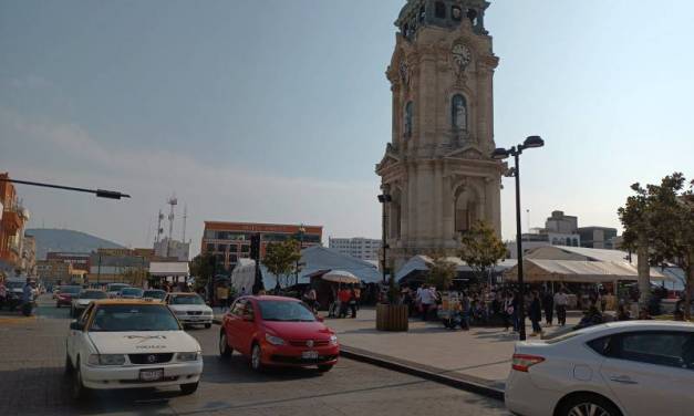 Pocos transeúntes, filas en la central y flujo vehicular en Pachuca