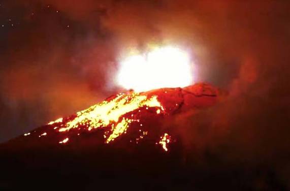 Emiten alerta volcánica por explosión de ‘Don Goyo’