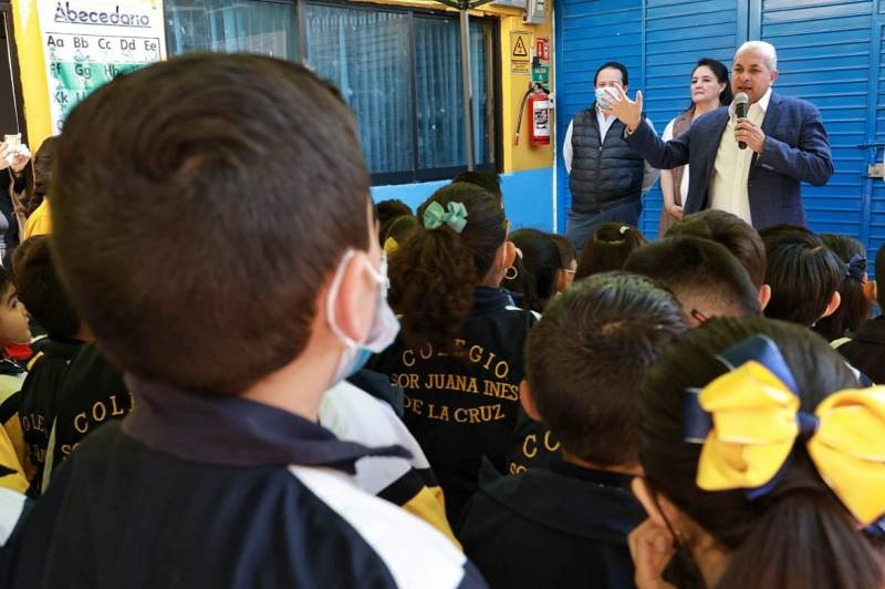 Sergio Baños lleva a 34 escuelas el programa “De Ruta por Pachuca”
