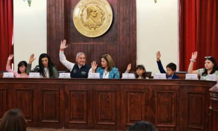 Sergio Baños toma protesta a Comité Infantil y Adolescente de Pachuca