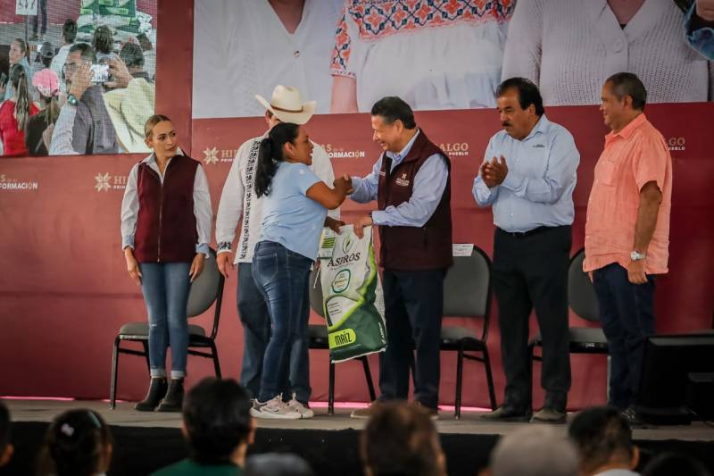 Julio Menchaca recorre Almoloya , Tlaxcoapan y Atitalaquia