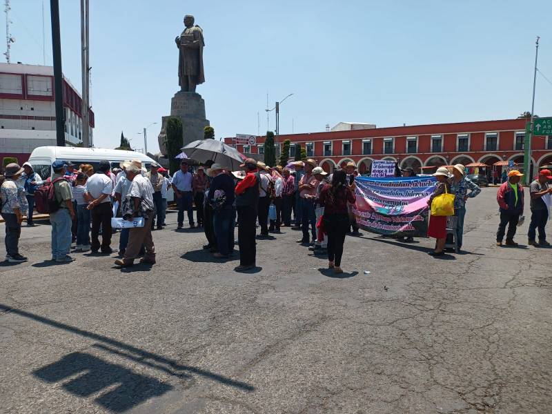 Se manifiestan campesinos en Plaza Juárez