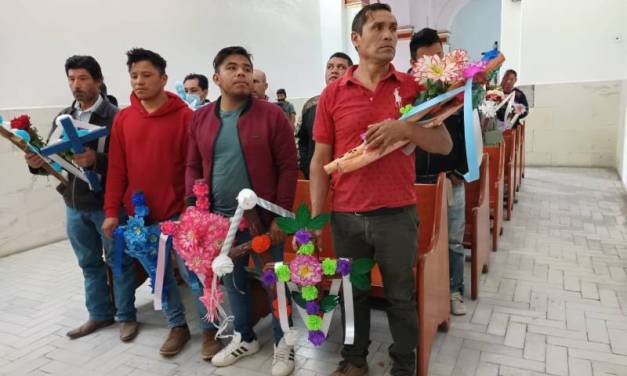 Trabajadores de la construcción celebran el Día de la Santa Cruz