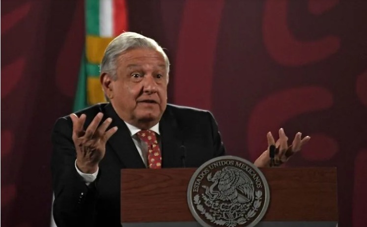 Congreso de Perú declara al presidente de México como persona non grata
