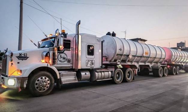 Policía Estatal asegura cinco tractocamiones con hidrocarburo