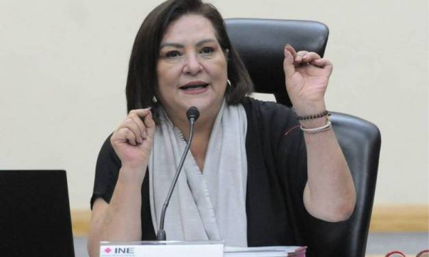 Nueva consejera del INE se redujo el sueldo; gana 556 pesos menos que AMLO