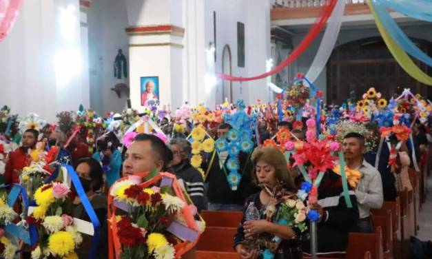 Trabajadores de la construcción celebran el Día de la Santa Cruz