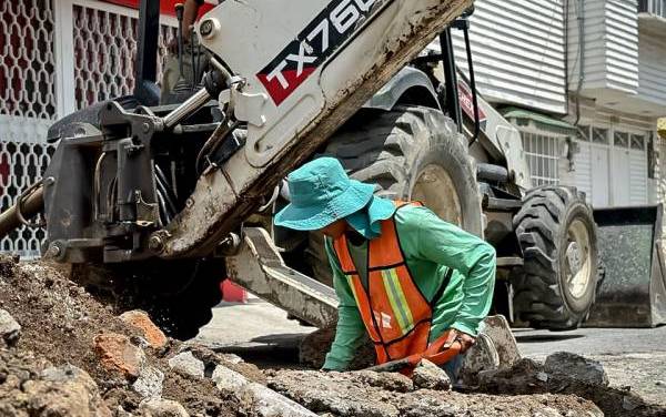 Caasim da mantenimiento a red de drenaje sanitario en Pachuca