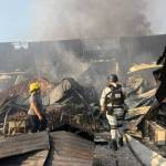 Incendio en mercado de Acapulco consume más de 570 locales