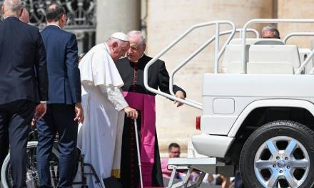 El Papa será operado por un problema intestinal