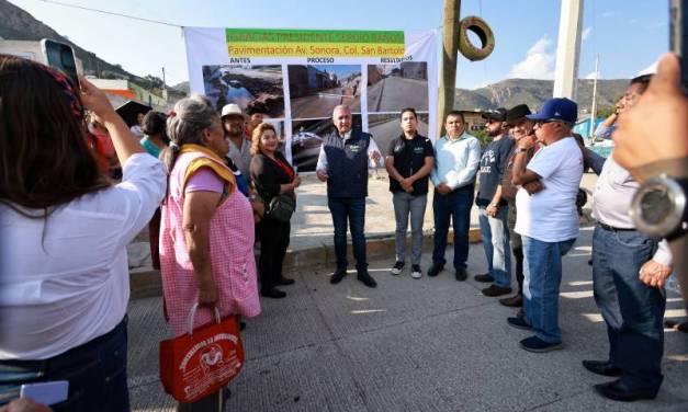 Sergio Baños entrega pavimentación hidráulica en San Bartolo