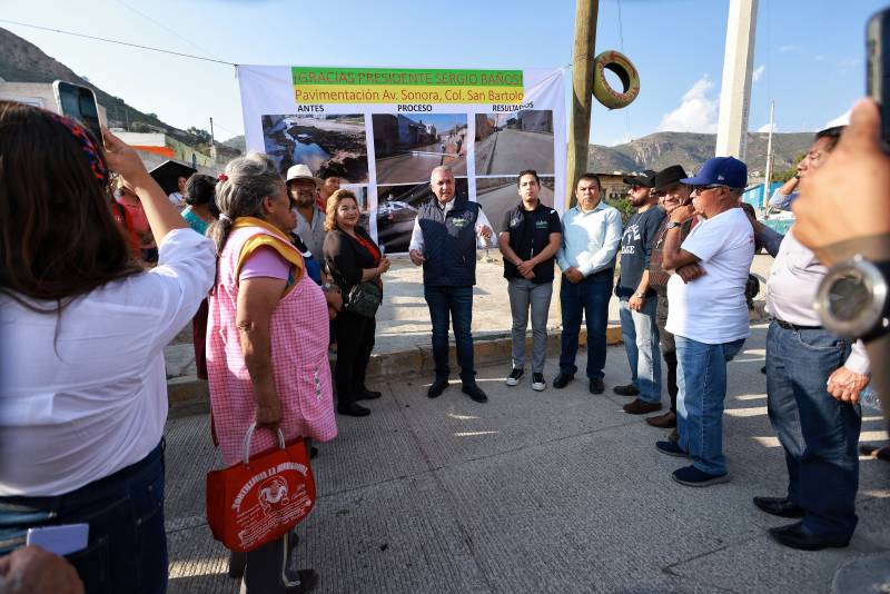 Sergio Baños entrega pavimentación hidráulica en San Bartolo