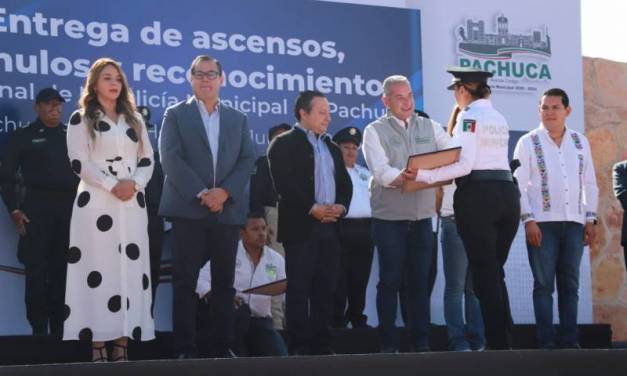 Sergio Baños entrega estímulos y ascensos a policías de Pachuca