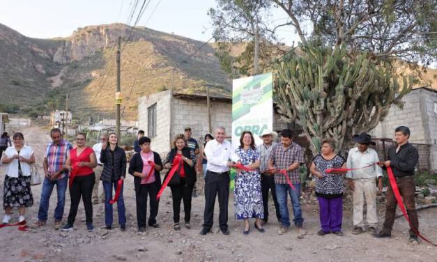 Entrega Sergio Baños drenajes sanitarios en colonias de Pachuca