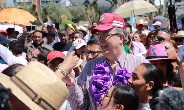 Marcelo Ebrard se reunió con mujeres en Pachuca