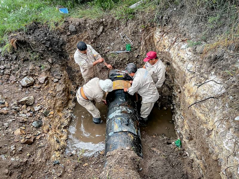 Caasim finaliza reparación de fuga de agua en Mineral de la Reforma