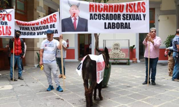 Tablajeros se manifiestan en contra del regidor Ricardo Islas