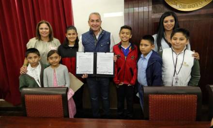 Realizan Octavo Parlamento Infantil en Pachuca