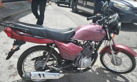 Policía de Pachuca recupera motocicleta con reporte de robo