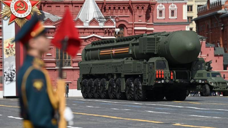 Amaga Rusia con usar armas nucleares en conflicto contra Ucrania