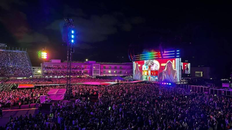 Vibran fans de Taylor Swift durante su primer concierto en México
