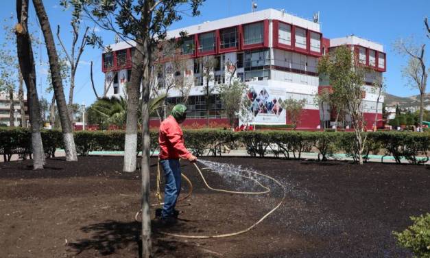 Semarnath reforesta Jardín de los Hombres Ilustres