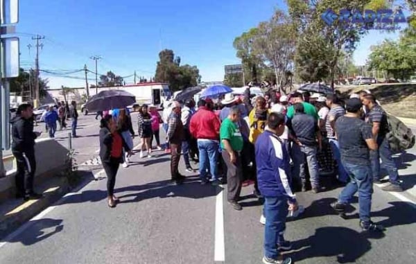 Comerciantes ambulantes bloquearon el bulevar Felipe Ángeles