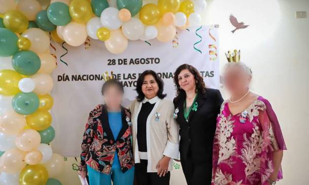 Encabeza presidenta del patronato del DIFH festejos para las personas adultas mayores