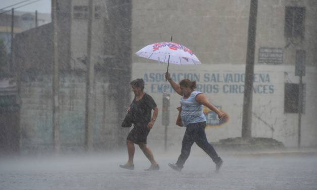 Harold propicia lluvias torrenciales en cuatro estados de la República