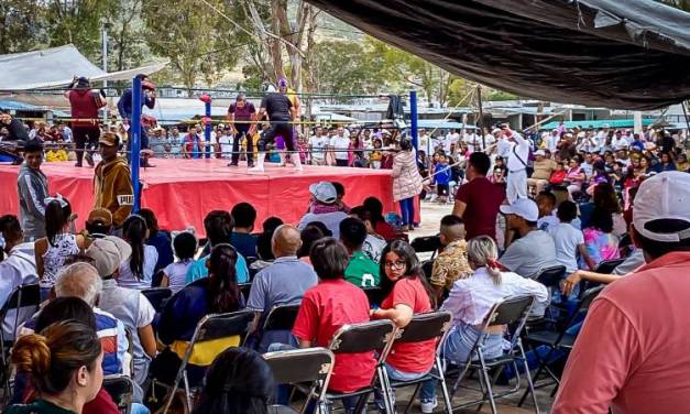 Presentan exhibición de lucha libre en el Cereso de Pachuca