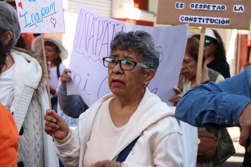 Protestan contra la desaparición del Inapam