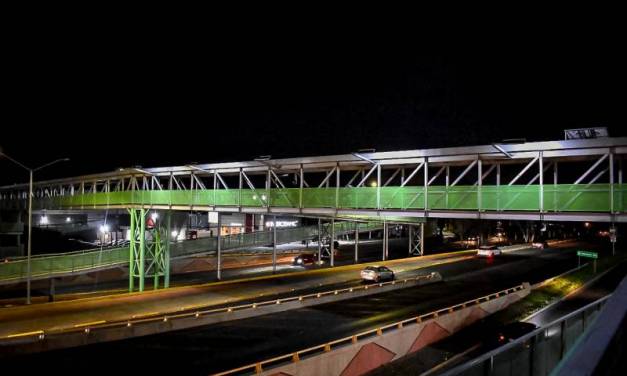 Ponen en marcha la iluminación de 15 puentes peatonales del Tuzobús