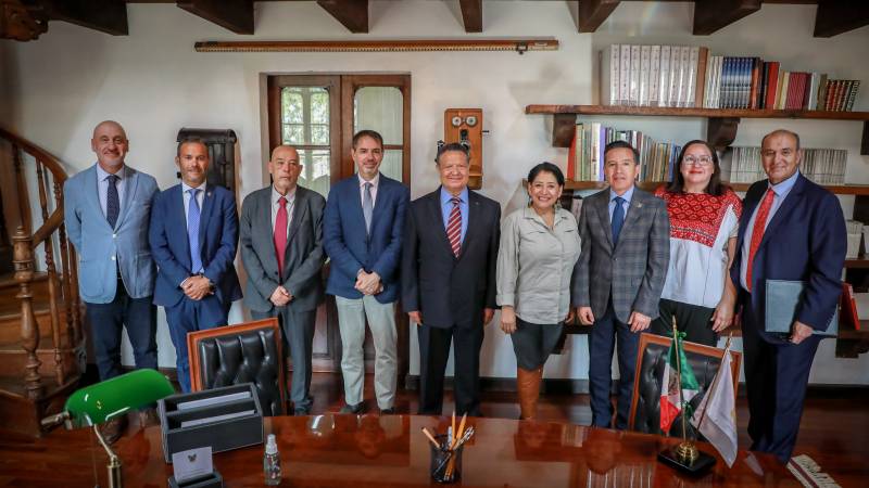 Menchaca se reúne con el embajador de España en México