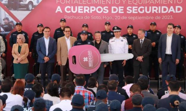 Menchaca entregó patrullas y equipamiento a la Policía Estatal