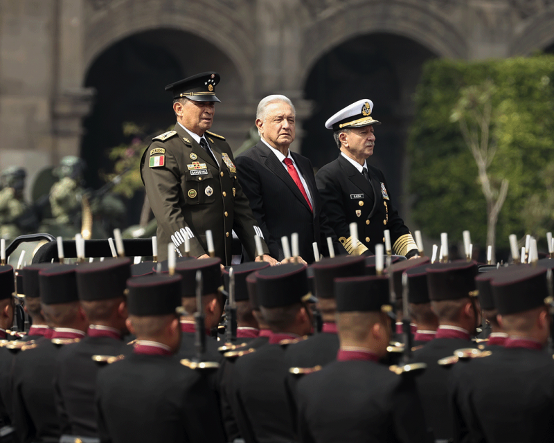 Participan más de 13 mil militares en desfile del 16 de septiembre