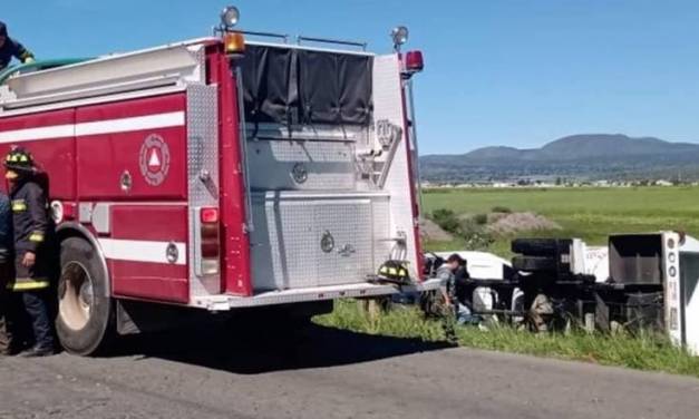 Vuelca pipa cargada con gas LP en Apan