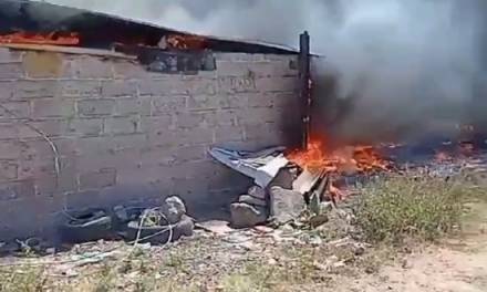 Reportan incendio en una bodega con productos reciclados en Tulancingo