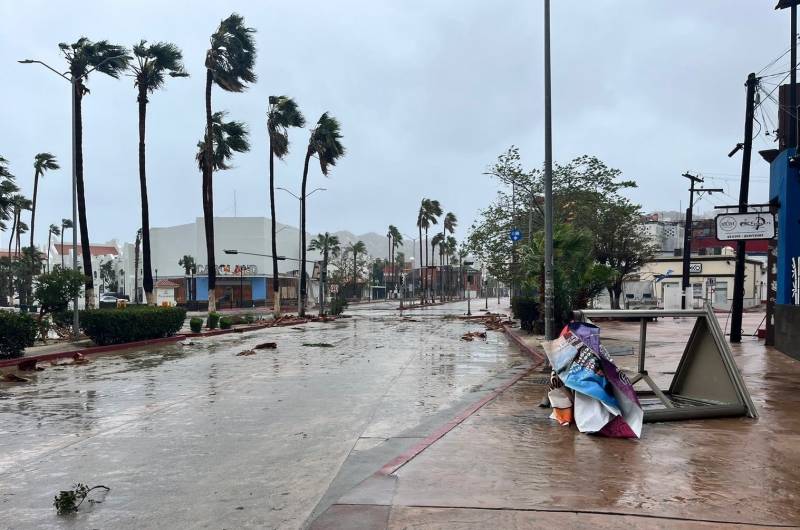 Huracán Norma toca tierra en Baja California Sur