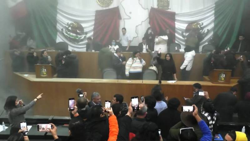 Zafarrancho en el Congreso de Nuevo León
