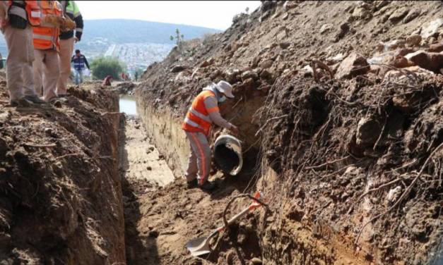 Fuga afecta suministro de agua en Mineral de la Reforma