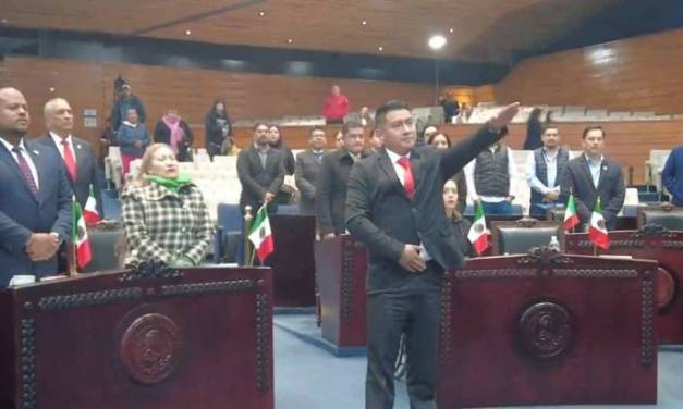 Aarón Charrez tomó protesta como diputado