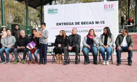 Becas W-15 benefician a más de 800 menores en Pachuca