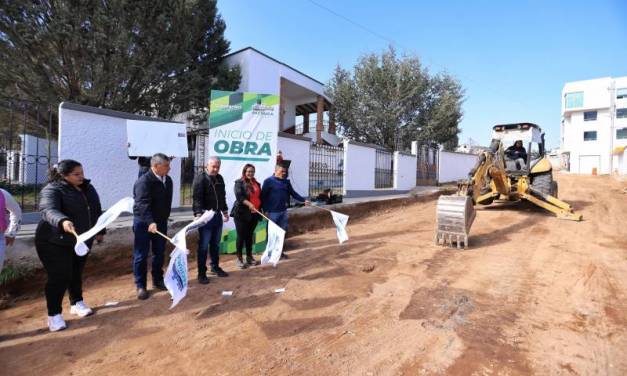 Continúan obras de pavimentación en la capital hidalguense