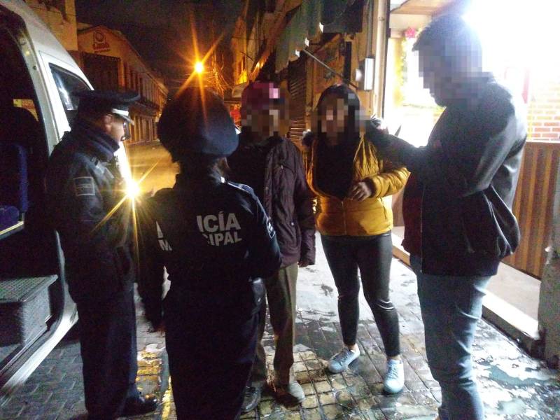 Policía de Pachuca apoya a adulto mayor a encontrar a su familia