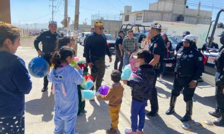 Policías municipales entregaron juguetes en 9 colonias de Pachuca