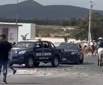 Explota pirotecnia en camioneta de la alcaldía de Tepeapulco