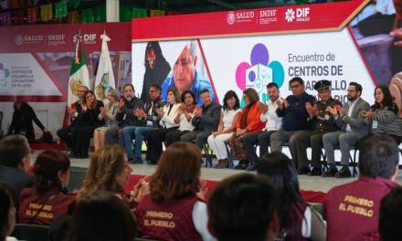 Julio Menchaca asiste a la presentación nacional del Programa DIF-PILARES