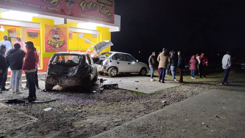 Tráiler embiste a 5 automóviles sobre la Pachuca-Tulancingo